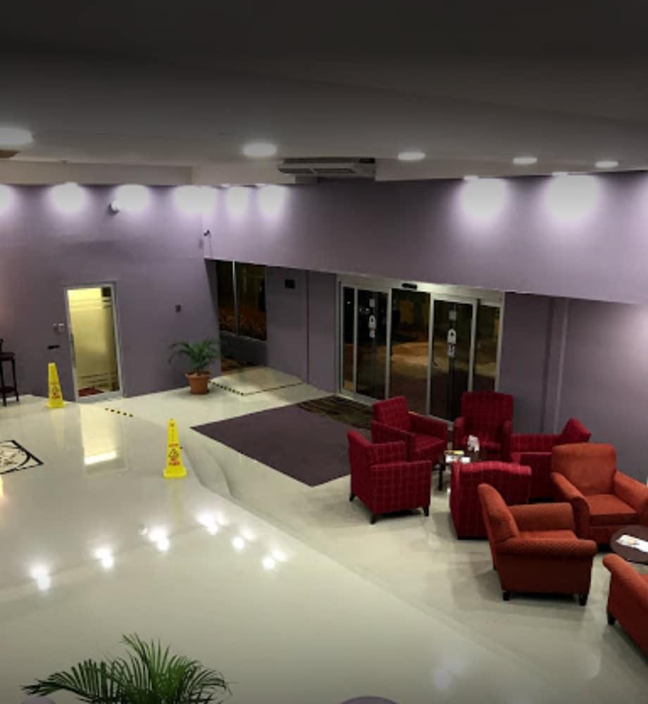 Airport Suites Hotel Piarco Eksteriør bilde
