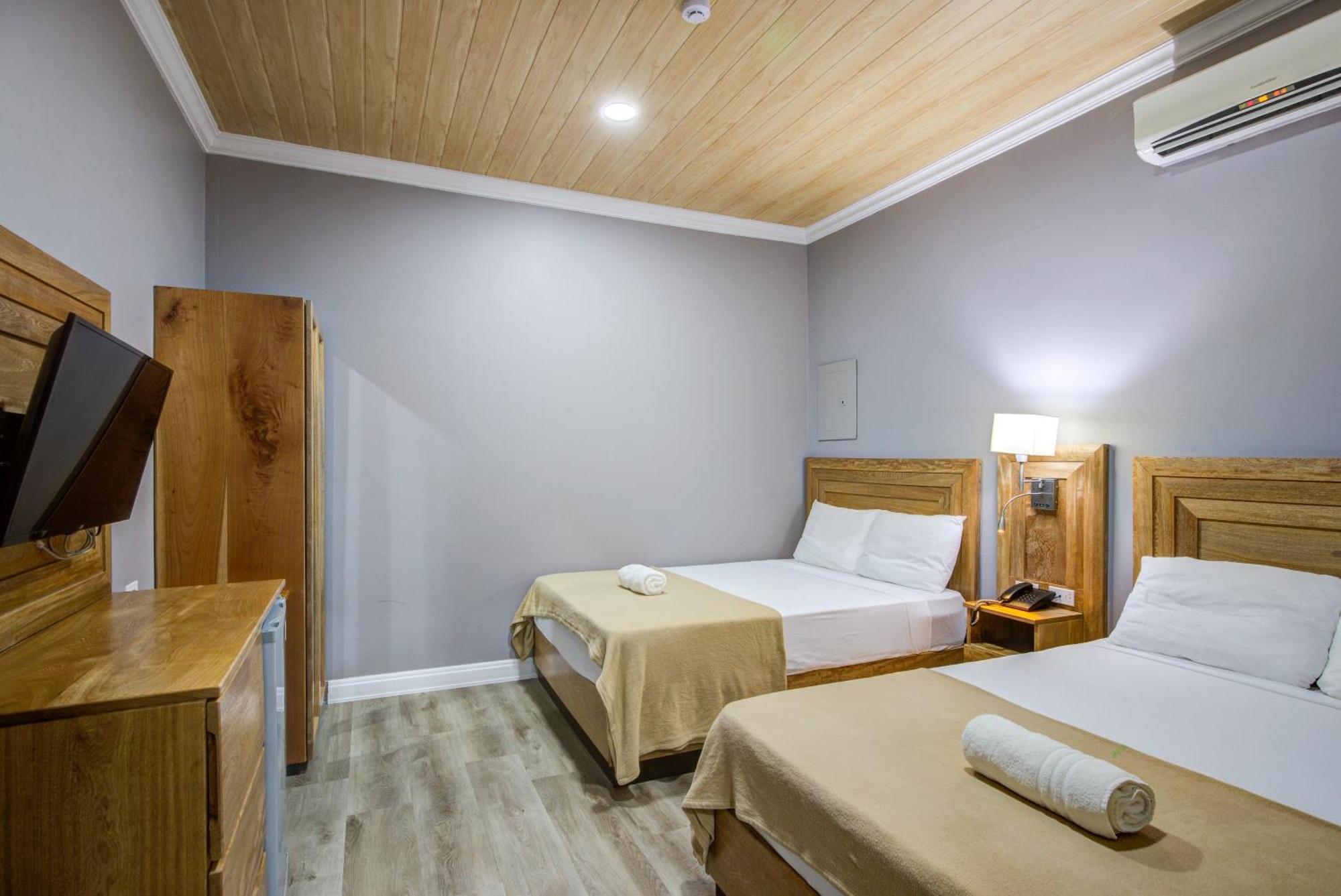 Airport Suites Hotel Piarco Eksteriør bilde