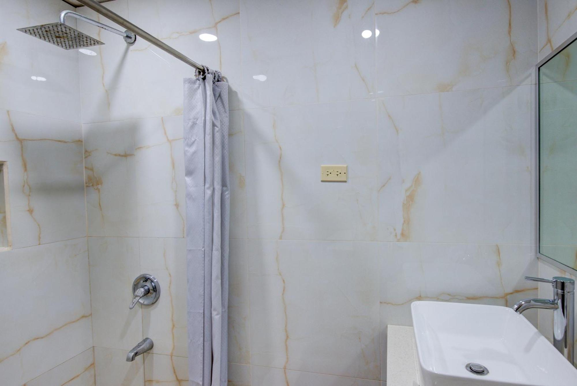 Airport Suites Hotel Piarco Eksteriør bilde