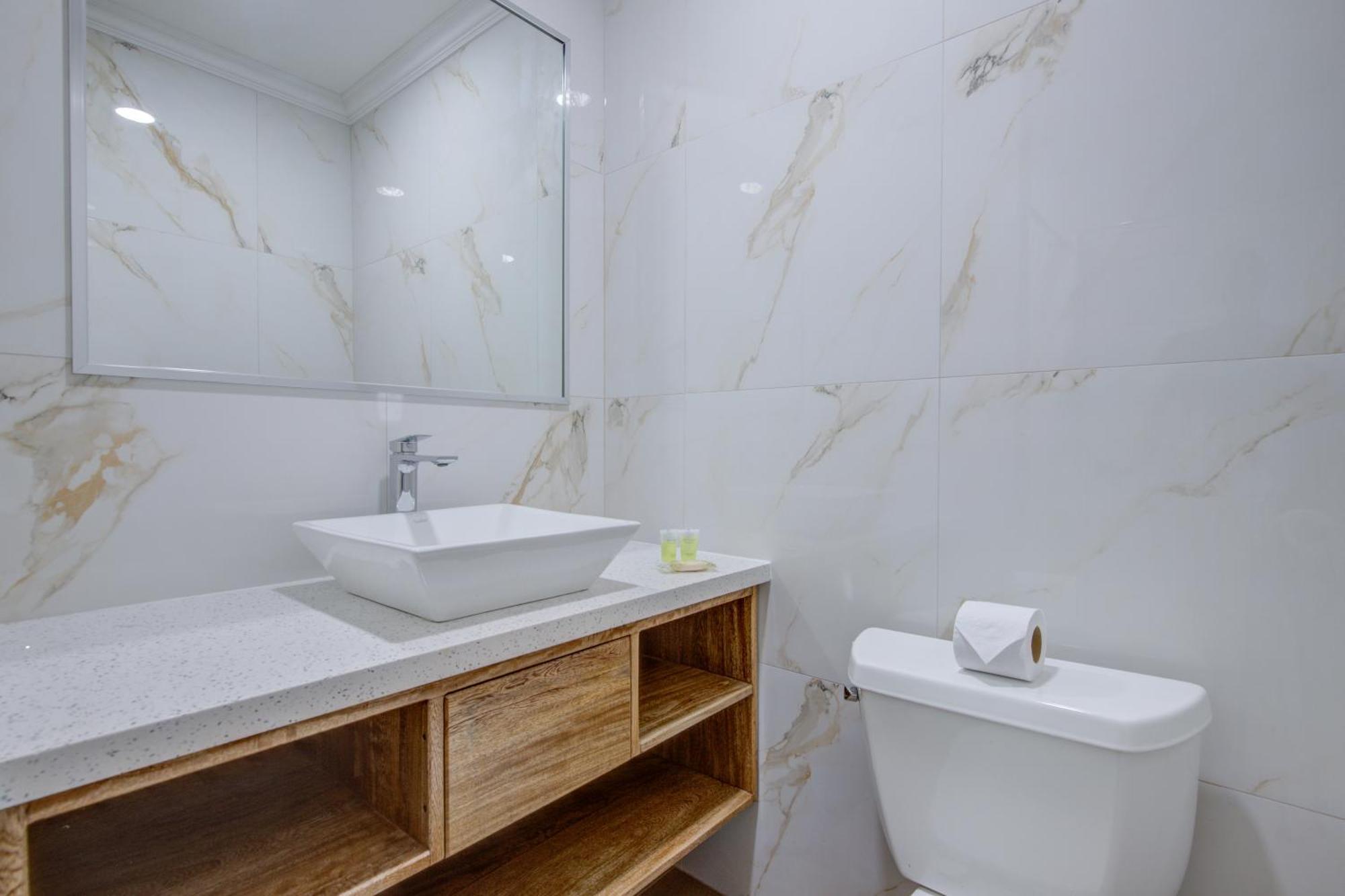 Airport Suites Hotel Piarco Eksteriør bilde