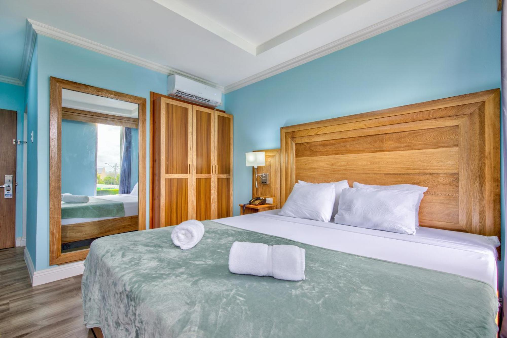 Airport Suites Hotel Piarco Eksteriør bilde