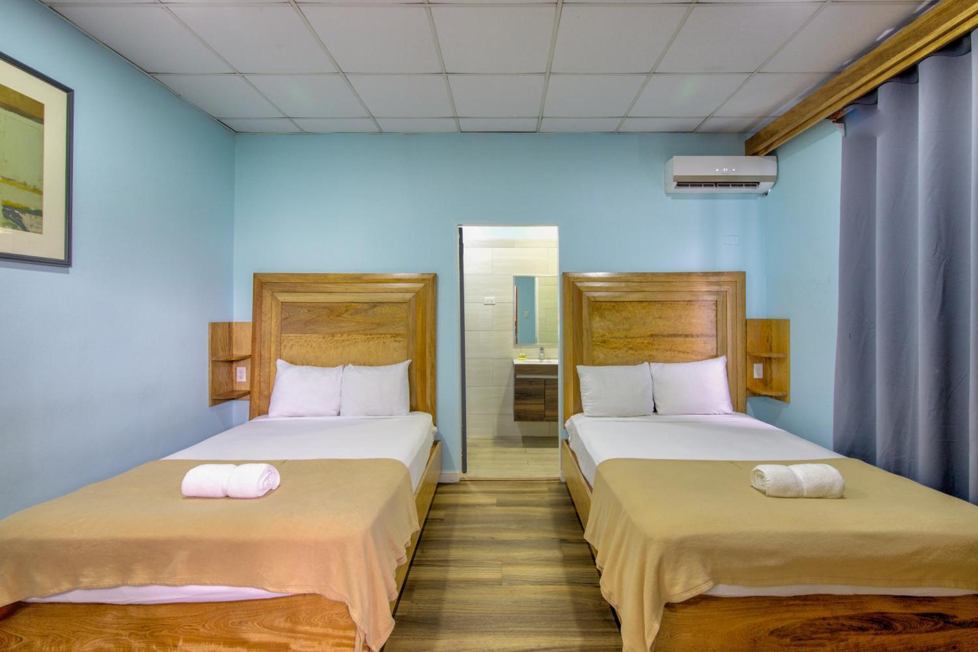 Airport Suites Hotel Piarco Eksteriør bilde