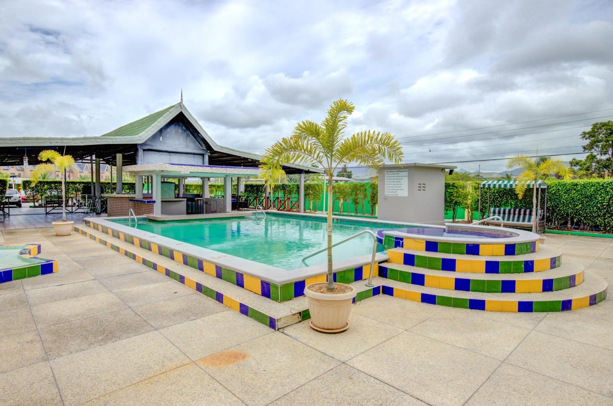 Airport Suites Hotel Piarco Eksteriør bilde