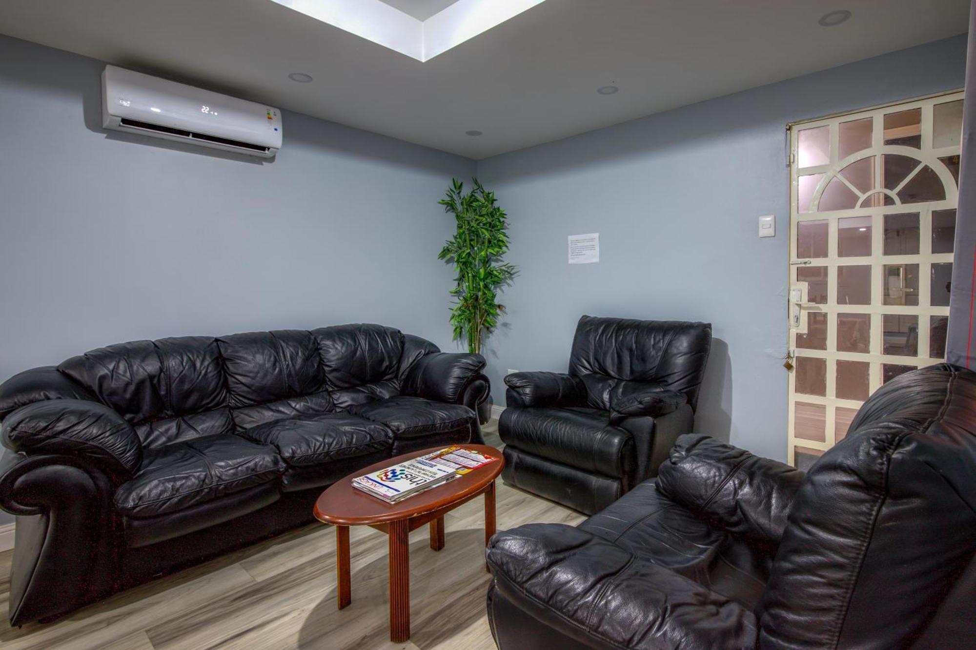 Airport Suites Hotel Piarco Eksteriør bilde