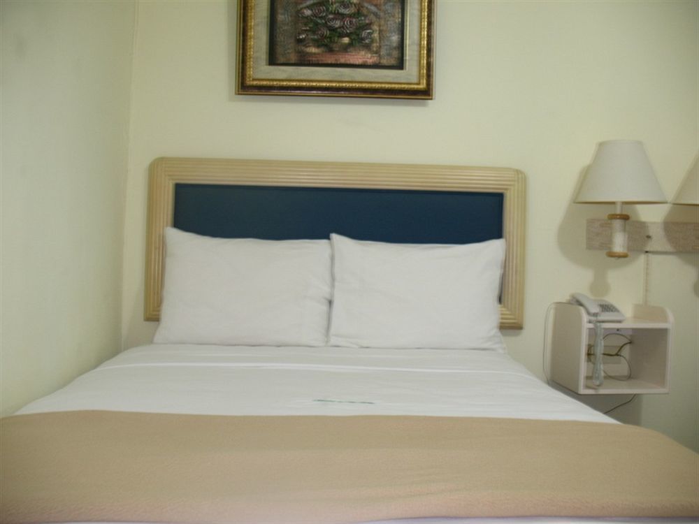 Airport Suites Hotel Piarco Eksteriør bilde